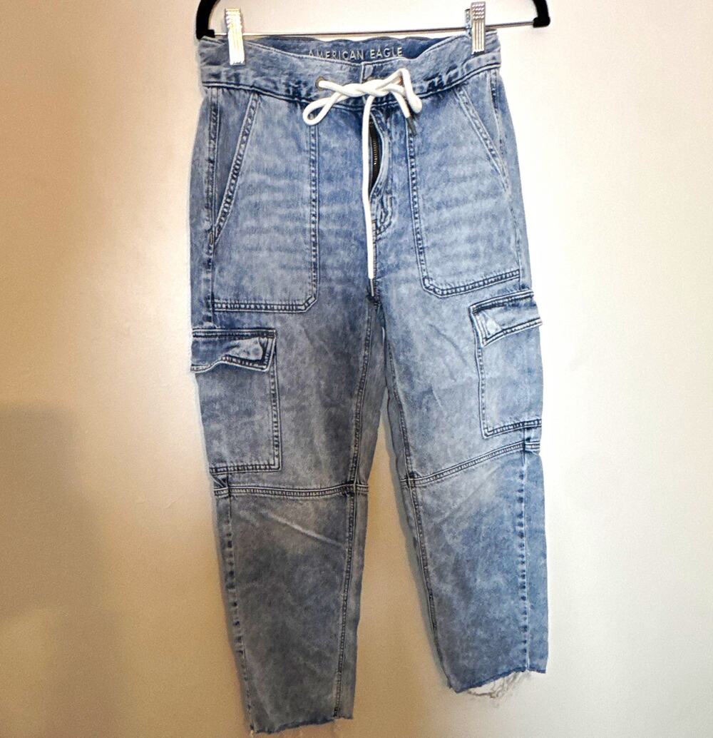 American Eagle Women’s Blue Denim Cargo Pants Drawstring Tapered Leg size 2